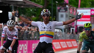 Giro d-Italia 2024 - 1a tappa - Ultimo Km: L'ecuadoriano Narvaez è la prima Maglia Rosa - 04 05 2024 - RaiPlay