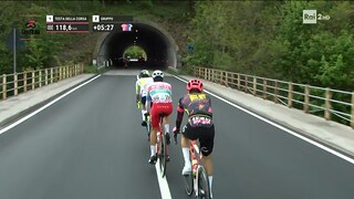 Giro d'Italia 2024 - 4a tappa - Ganna tenta la fuga ma poi rientra in gruppo - 07 05 2024 - RaiPlay