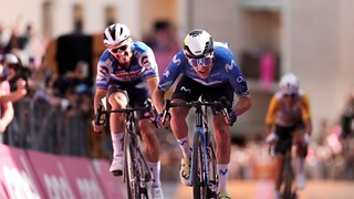 Giro d'Italia 2024 - 6a tappa - Ultimo Km: è volata a tre per la vittoria - 09 05 2024 - RaiPlay