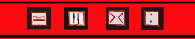 Cornice rettangolare di colore rosso composta da una sequenza di quattro quadrati su fondo nero al cui interno sono inscritti dei simboli matematici: uguale, valore assoluto, minore e maggiore, diviso (in caratteri di colore rosso su campo bianco).
