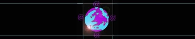 Cornice rettangolare di colore nero in cui al centro vi è un globo terrestre con i quattro punti cardinali, simboleggiati da quattro piccole chioccioline di colore fucsia.