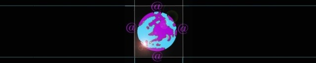 Cornice rettangolare di colore nero in cui al centro vi è un globo terrestre con i quattro punti cardinali, simboleggiati da quattro piccole chioccioline di colore fucsia.