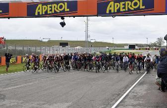 Rai Sport - Motori - Moto:piloti ricordano Simoncelli in bici