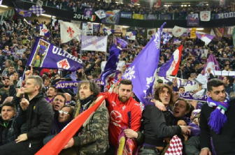 Fiorentina:tifosi in festa all'aeroporto