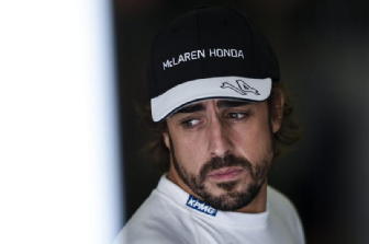 F1: Ungheria, Alonso spinge auto al box
