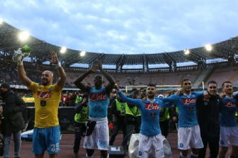 Napoli: otto vittorie di fila, è record