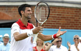 Tennis: al Queen's Djokovic ok