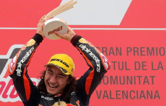 Moto3, a Valencia vince il 15enne Oncu