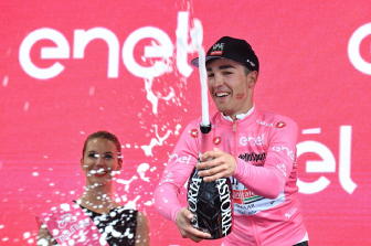 Giro: Conti conserva la maglia rosa