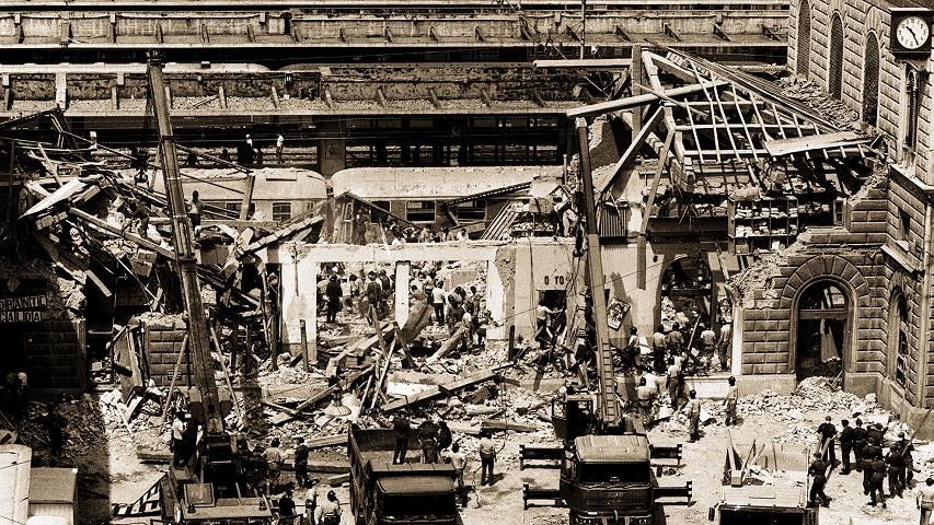 Immagine della stazione devastata dopo l'esplosione