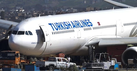 Allarme bomba: fatto atterrare un Boeing della Turkish Airlines in Irlanda, ma è l'ennesimo falso
