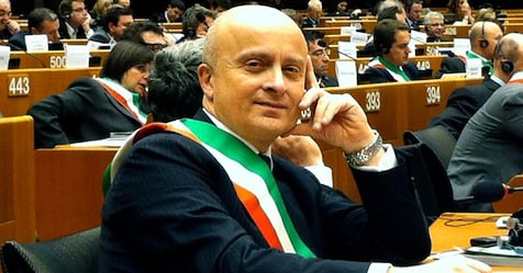 Sindaco cardiologo salva parroco colto da arresto cardiaco durante l ...