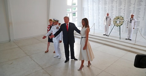 Visita di Trump a Pearl Harbor prima del viaggio in Asia - Rai News