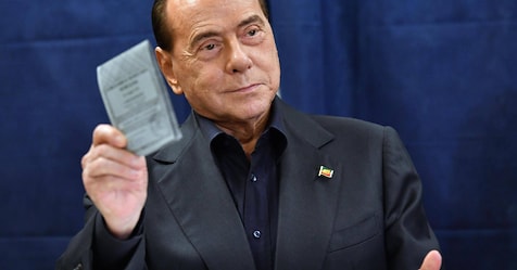 berlusconi-al-seggio-referendum-giustizia