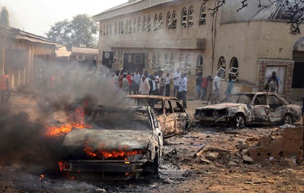 Una delle cinque bombe scoppiate nel giorno di Natale - Nigeria