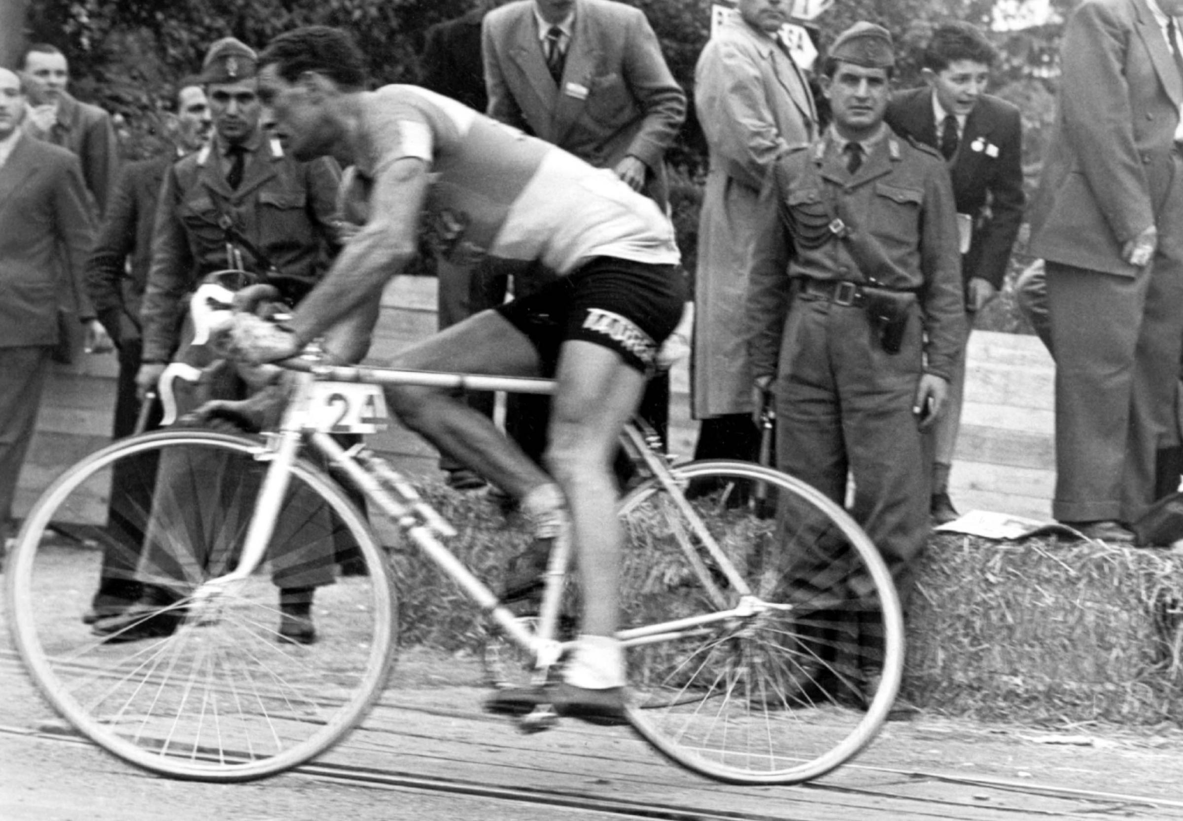FileAlfredo Martini, 1950 Giro d'Italia, stage 2 02.jpg Wikimedia