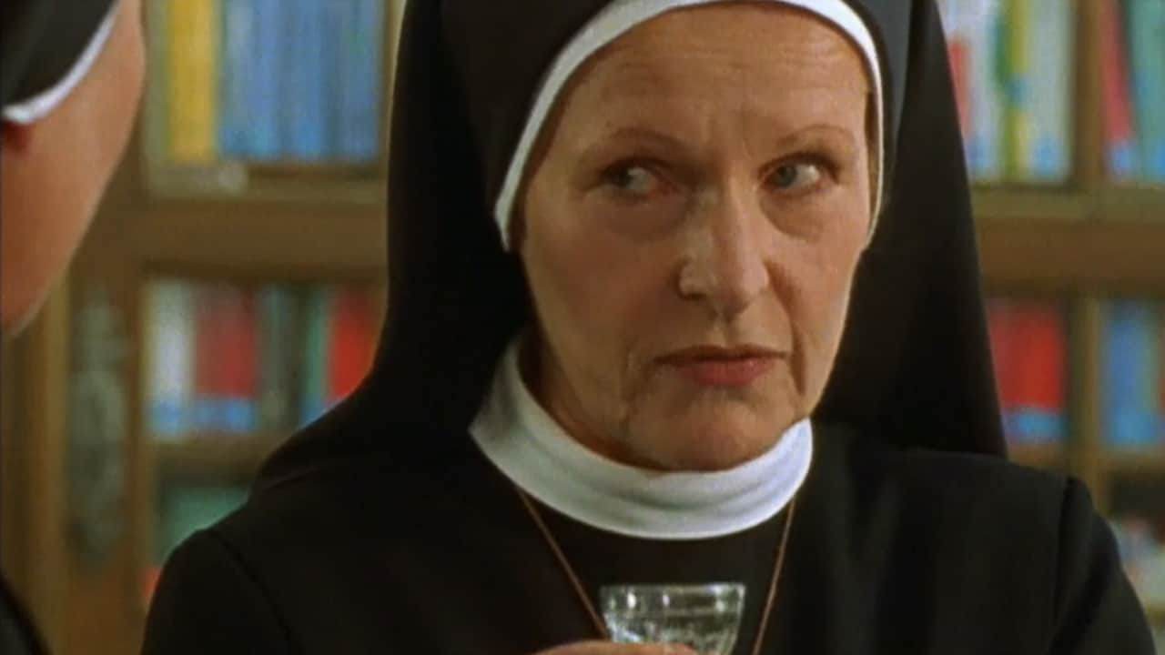 Rai 2 Un ciclone in convento S1E12 - Un municipio per due