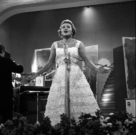 Nilla Pizzi durante il primo Festiva di Sanremo, nel 1951