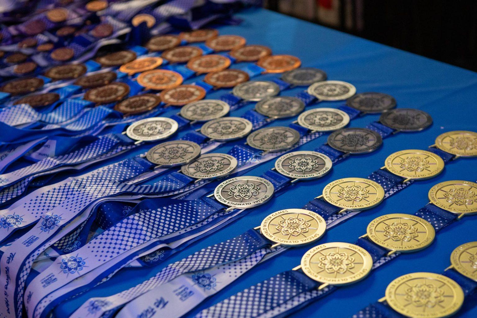 Dalla sabbia alla neve, la corsa d'oro di Sabrina illumina l'ultimo giorno dei Giochi Mondiali Invernali
