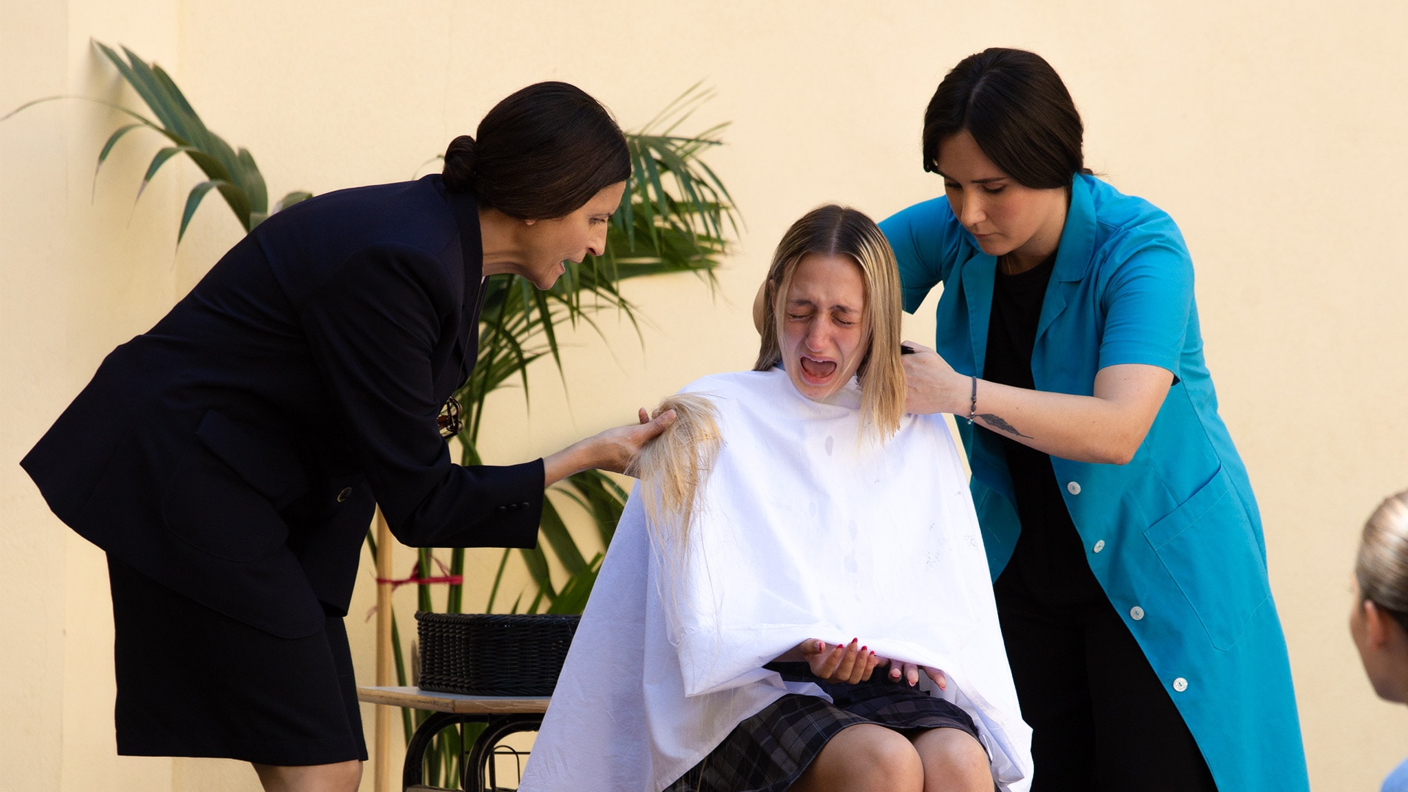 Rai 2 Il Collegio 9 - Terza puntata: Diamoci un taglio!