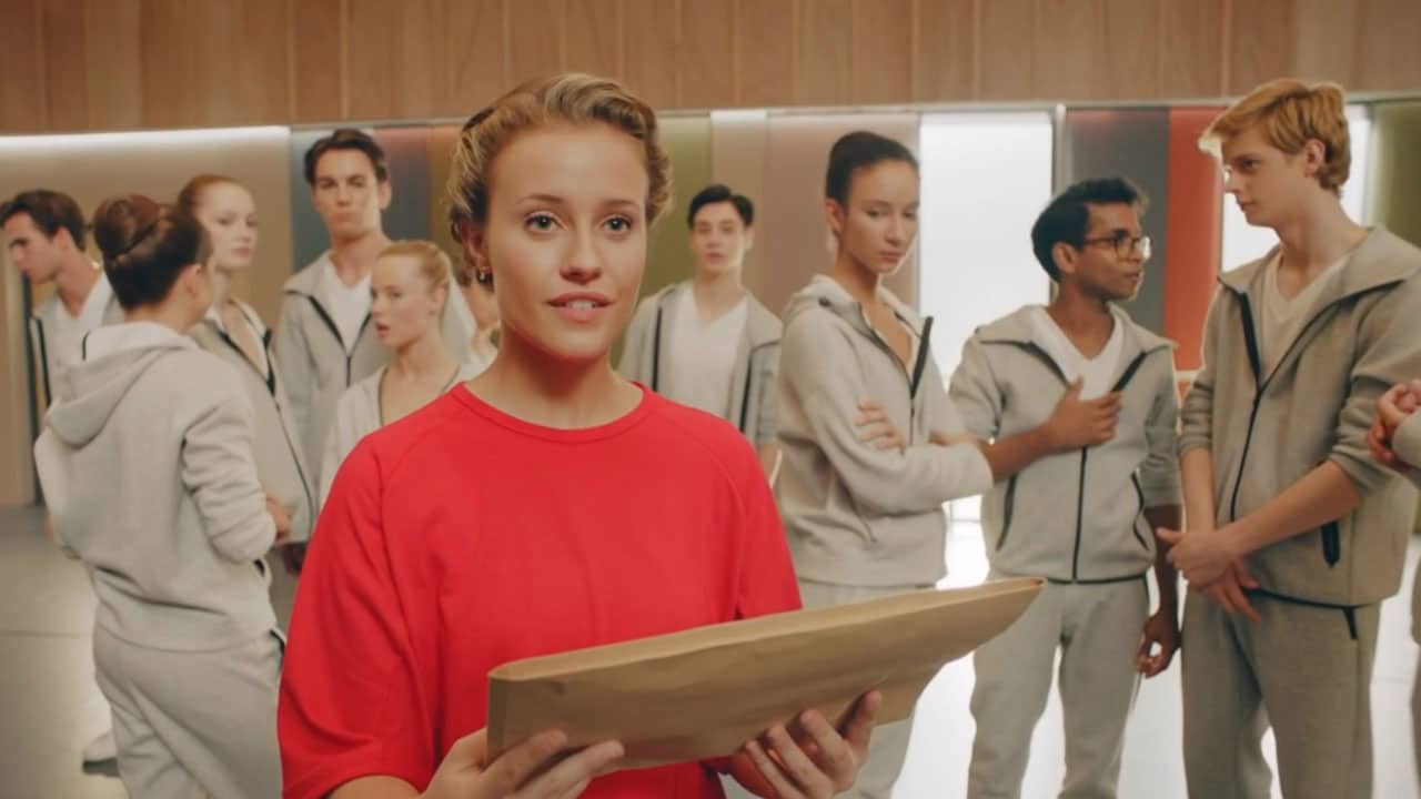 Rai Gulp Cercami a Parigi - S1E3 - La ragazza con la corona