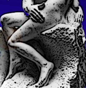 Particolare della parte inferiore della statua.