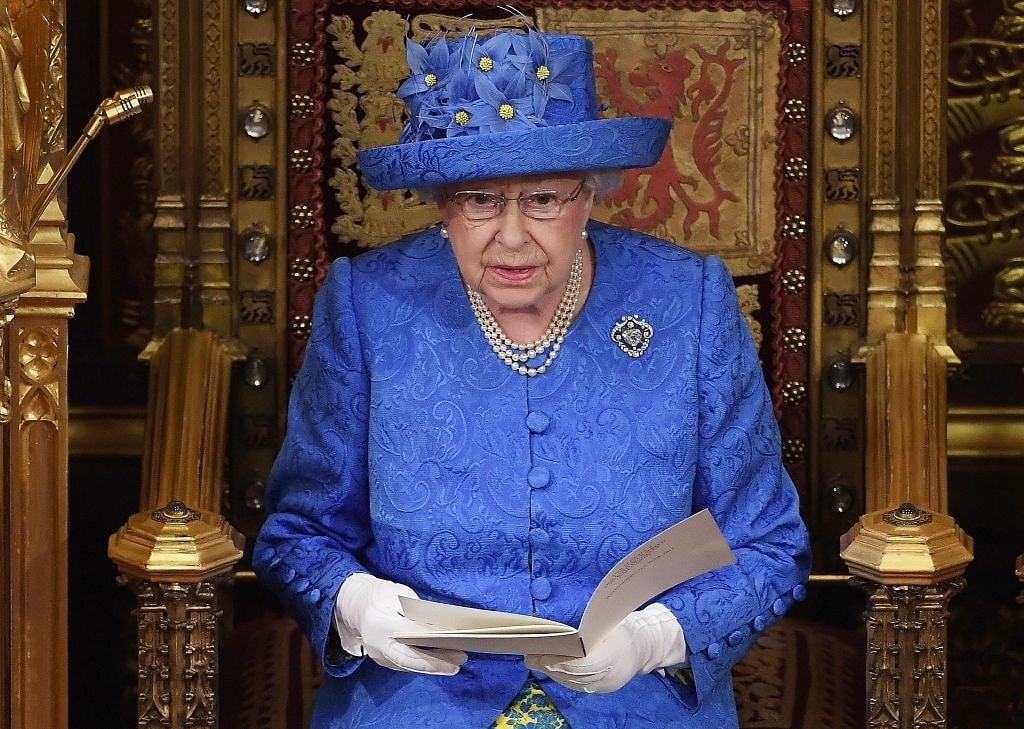 Dopo La Regina Elisabetta Chi Sale Al Trono