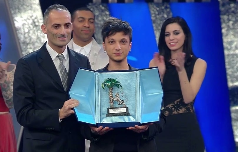 ultimo con la canzone il ballo delle incertezze vince sanremo 2018 nella sezione nuove proposte video rai news