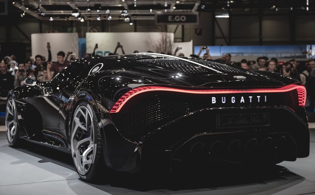 Bugatti la noire цена. Бугатти ла Ноир. Бугатти 2020 Нойре. Бугатти la voiture noire 2021. Гиперкар Бугатти самый дорогой.