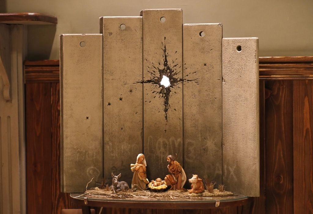 La Nativit Modificata Di Banksy A Betlemme Un Colpo Di Mortaio Al