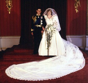 L'abito da sposa di Lady D in eredità ai figli William ed Harry (FOTO) -  photogallery - Rai News