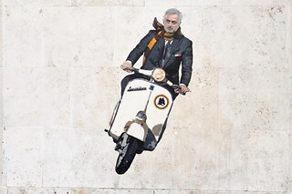 Testaccio Mourinho Come Moretti Sulla Vespa E La Sciarpa Giallorossa Photogallery Rai News